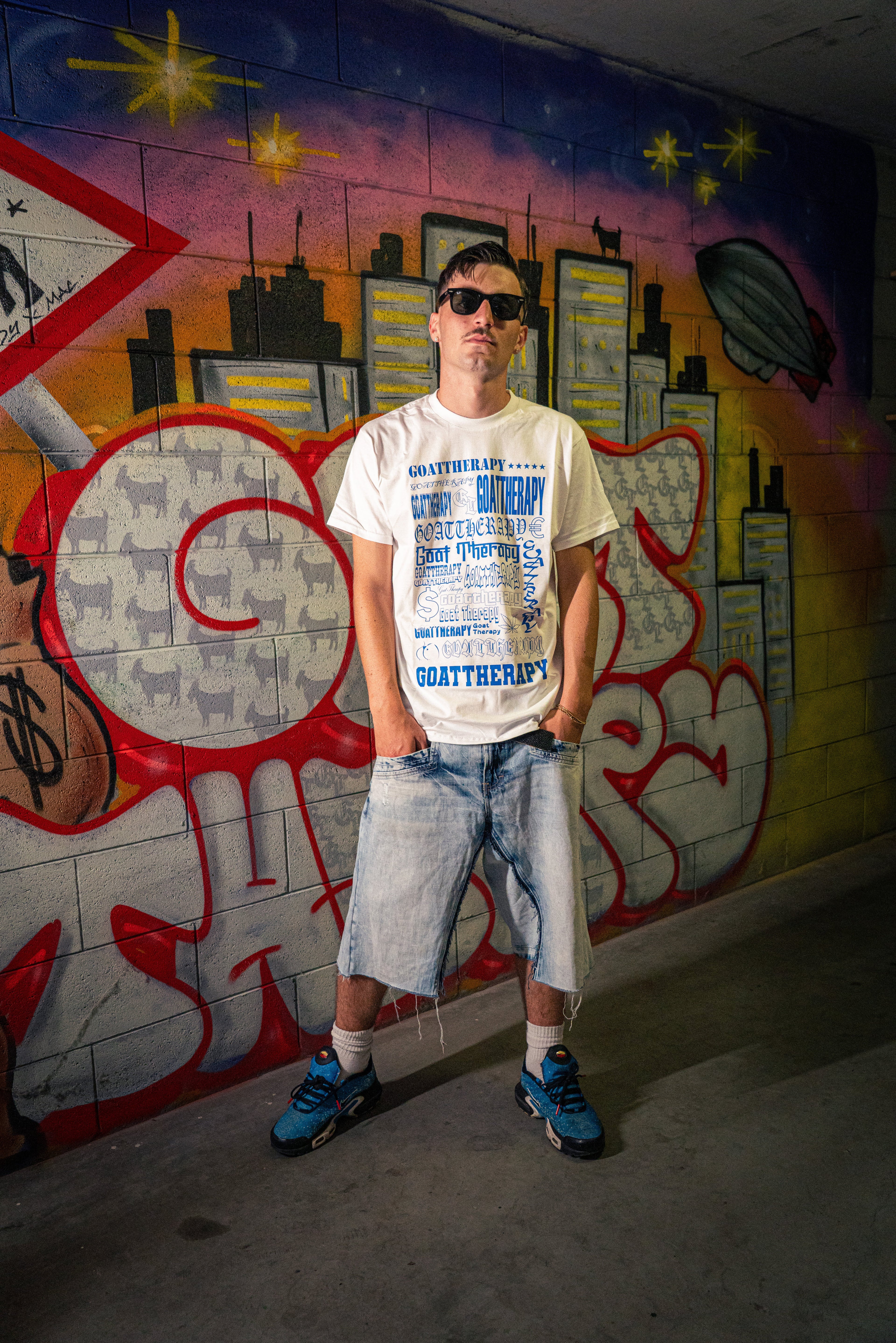 MULTI FONT TEE W&BL